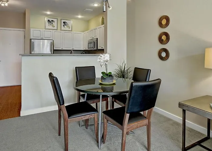 City Water View Oasis With Pool & Gym Near Cruise In Heart Of Seattle